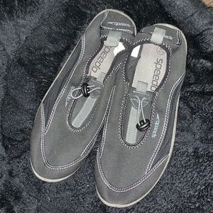 ⭐️5 for 25⭐️Speedo water shoes